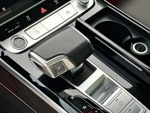 Audi A8 — Фото автомобиля 15