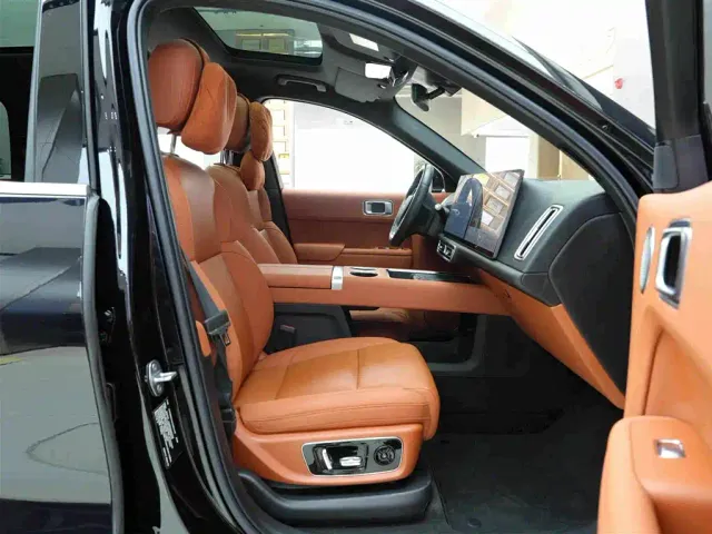Li Auto L8 — Фото автомобиля 13