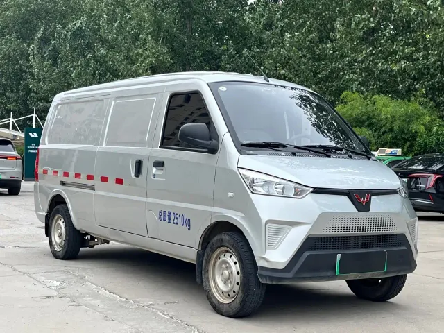 Wuling EV50 — Фото автомобиля 3