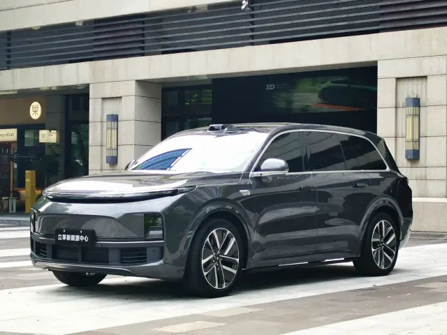 Li Auto L9 — Фото автомобиля 2