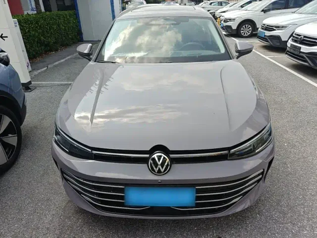 Volkswagen Passat — Фото автомобиля 2