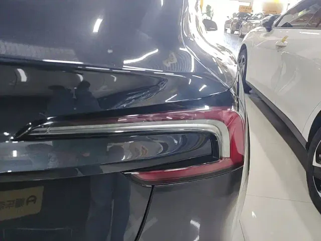 Tesla Model 3 — Фото автомобиля 7