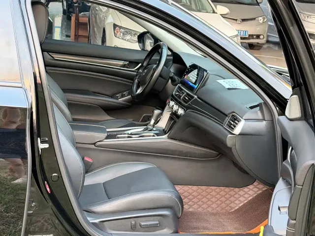Honda Accord — Фото автомобиля 9