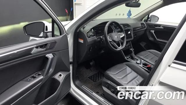Volkswagen Tiguan — Фото автомобиля 15