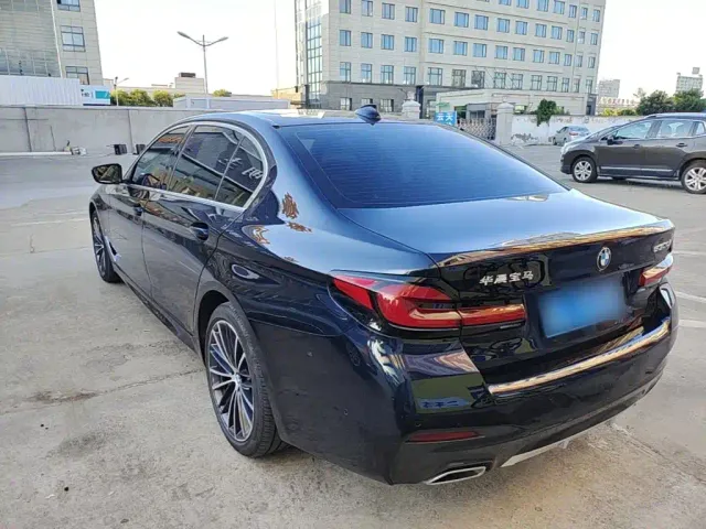 BMW 5 Series — Фото автомобиля 4