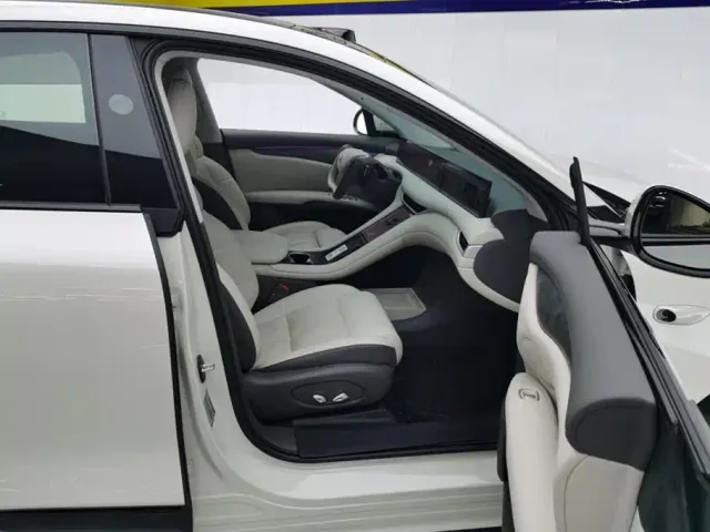 IM Motors LS6 — Фото автомобиля 8