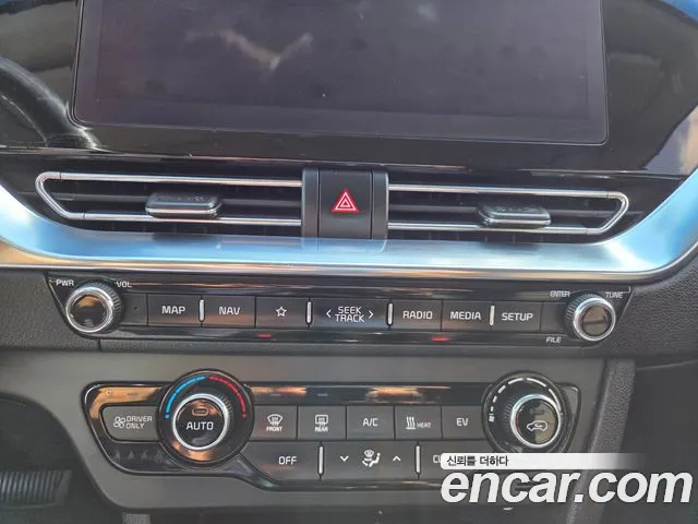 Kia Niro — Фото автомобиля 16