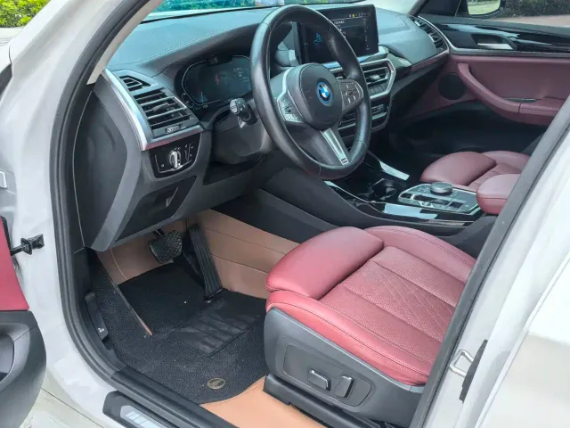 BMW iX3 — Фото автомобиля 8