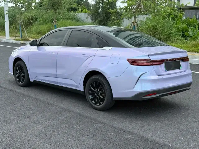Geely Geometry G6 — Фото автомобиля 4