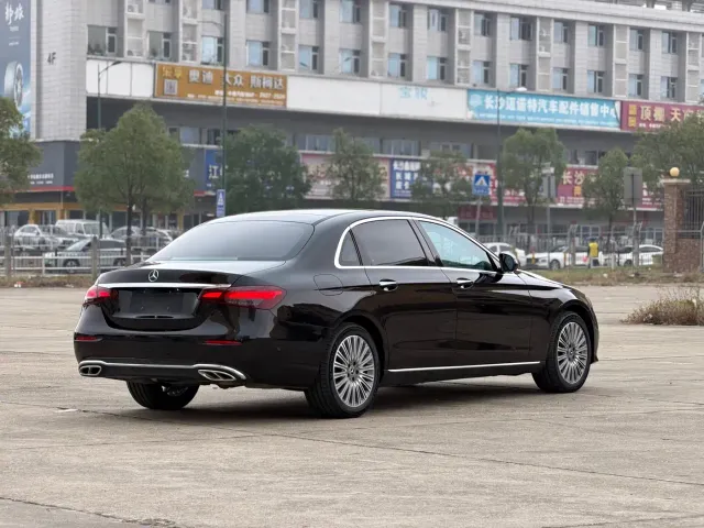 Mercedes-Benz E-Class — Фото автомобиля 11