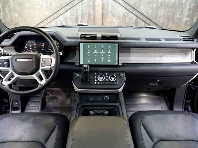 Land Rover Defender — Фото автомобиля 7