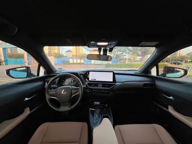 Lexus UX — Фото автомобиля 5