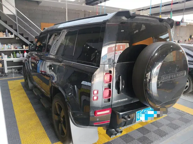 Land Rover Defender — Фото автомобиля 7