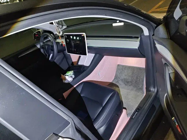 Tesla Model Y — Фото автомобиля 19