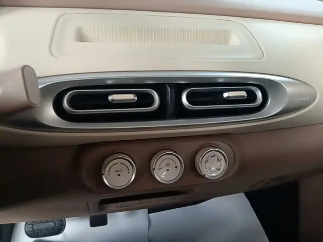 Wuling Hongguang Mini EV — Фото автомобиля 12
