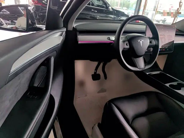 Tesla Model Y — Фото автомобиля 15