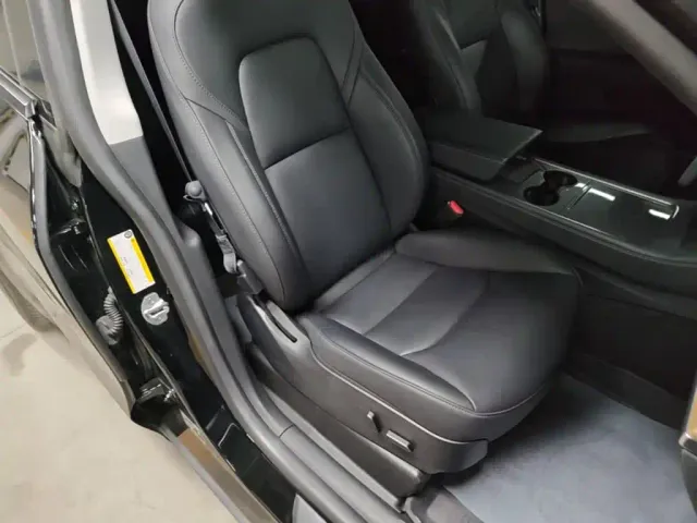 Tesla Model Y — Фото автомобиля 24