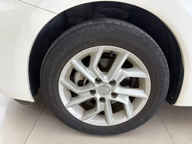 Nissan Tiida — Фото автомобиля 9