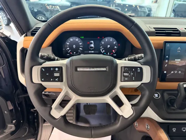 Land Rover Defender — Фото автомобиля 8