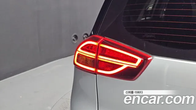 Kia Niro — Фото автомобиля 8