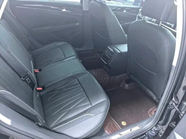Volkswagen Passat — Фото автомобиля 6