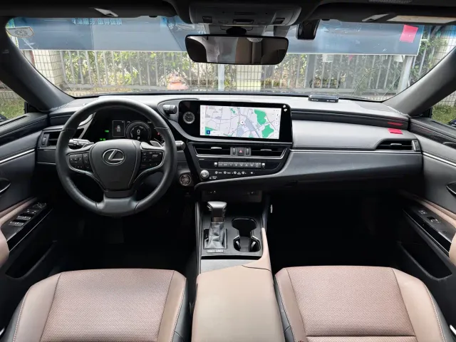 Lexus ES — Фото автомобиля 13