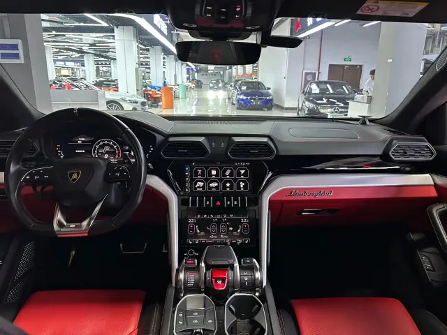 Lamborghini Urus — Фото автомобиля 8