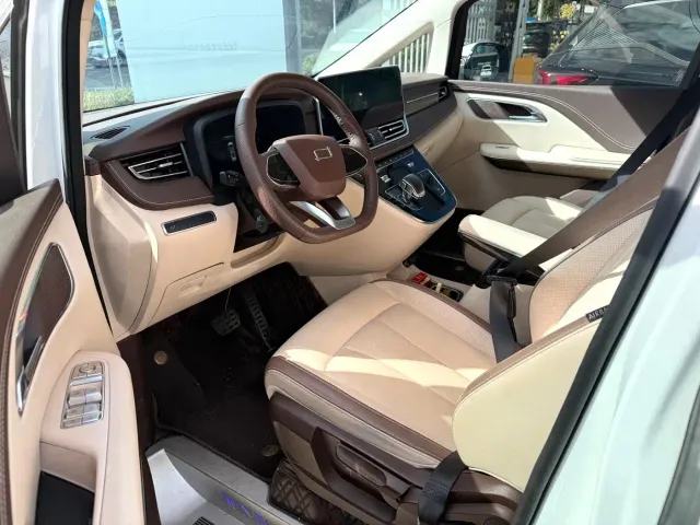 Bestune Besturn M9 — Фото автомобиля 2