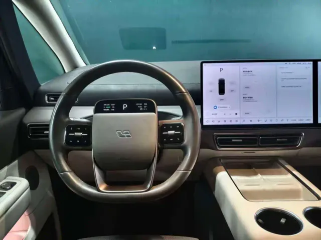 Li Auto MEGA — Фото автомобиля 8