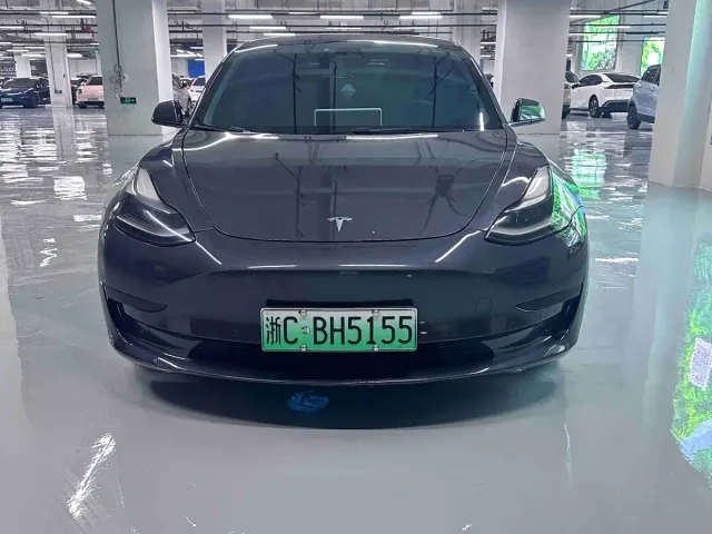 Tesla Model 3 — Фото автомобиля 2