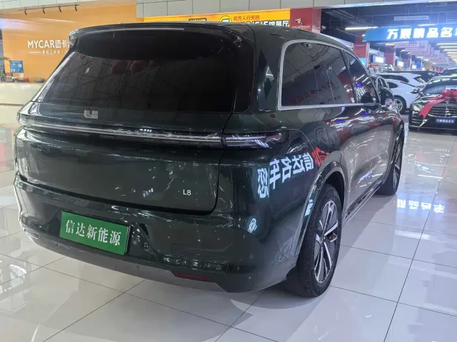 Li Auto L8 — Фото автомобиля 22