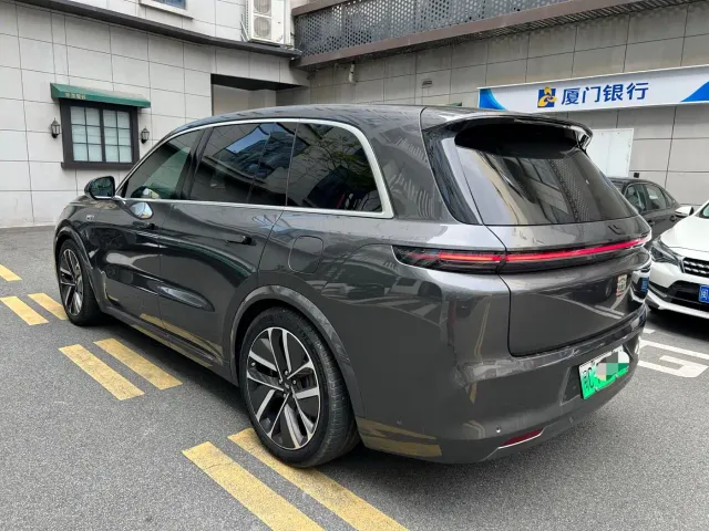 Li Auto L8 — Фото автомобиля 14