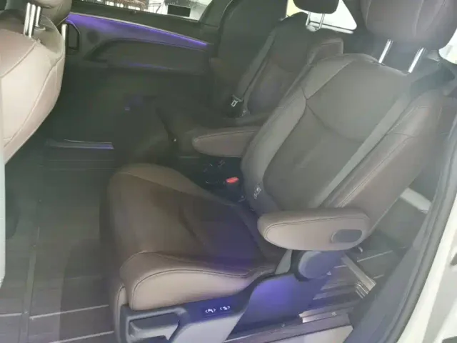 Toyota Sienna — Фото автомобиля 16