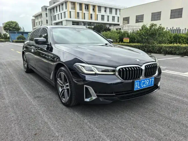 BMW 5 Series — Фото автомобиля 3