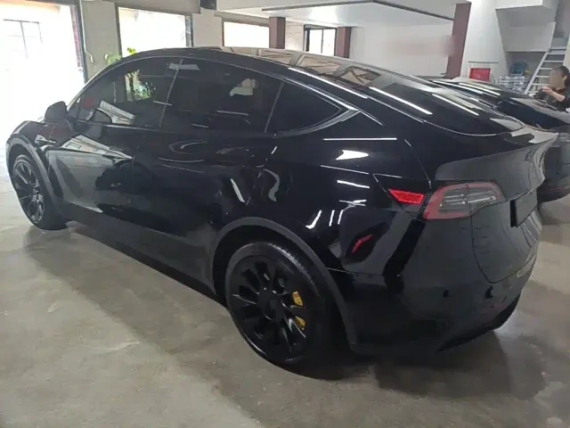Tesla Model Y — Фото автомобиля 4