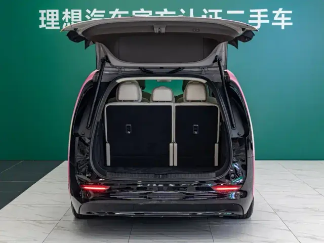 Li Auto MEGA — Фото автомобиля 6