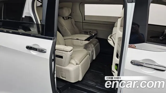 Lexus LM — Фото автомобиля 9