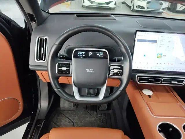 Li Auto L8 — Фото автомобиля 10