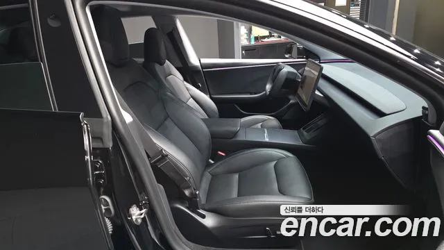 Tesla Model 3 — Фото автомобиля 11