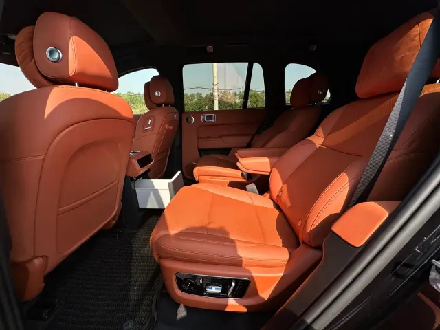 Li Auto L8 — Фото автомобиля 23