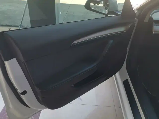 Tesla Model 3 — Фото автомобиля 7