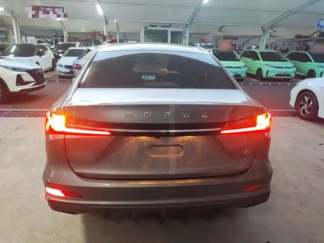 Roewe i5 — Фото автомобиля 5