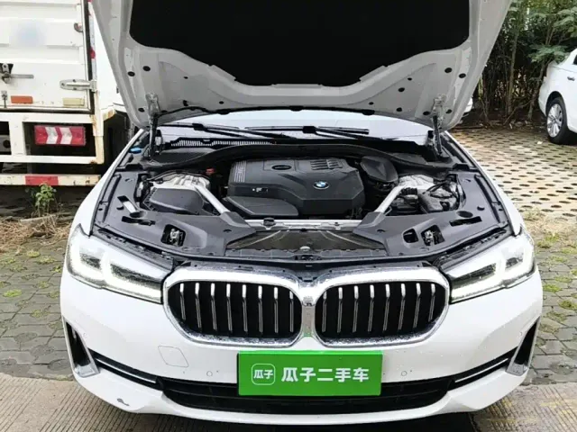 BMW 5 Series — Фото автомобиля 15