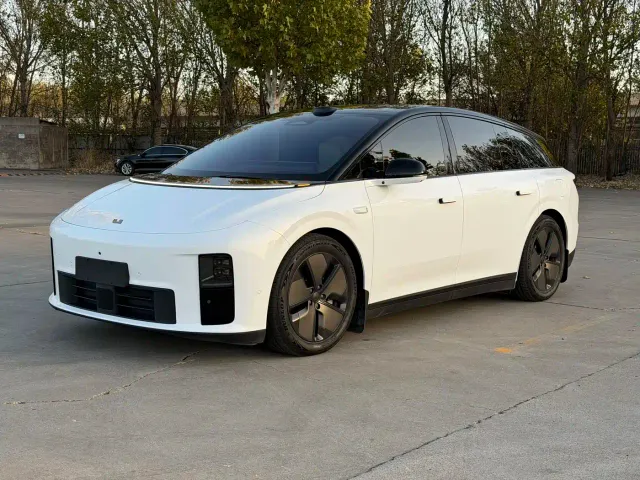 Фотография автомобиля — Li Auto i6