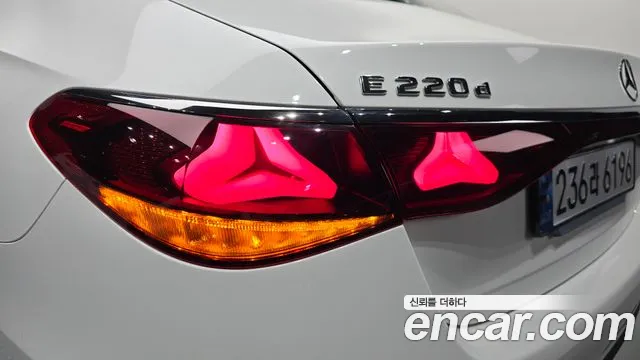 Mercedes-Benz E-Class — Фото автомобиля 20