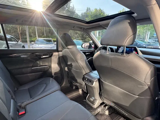 Toyota Highlander — Фото автомобиля 23