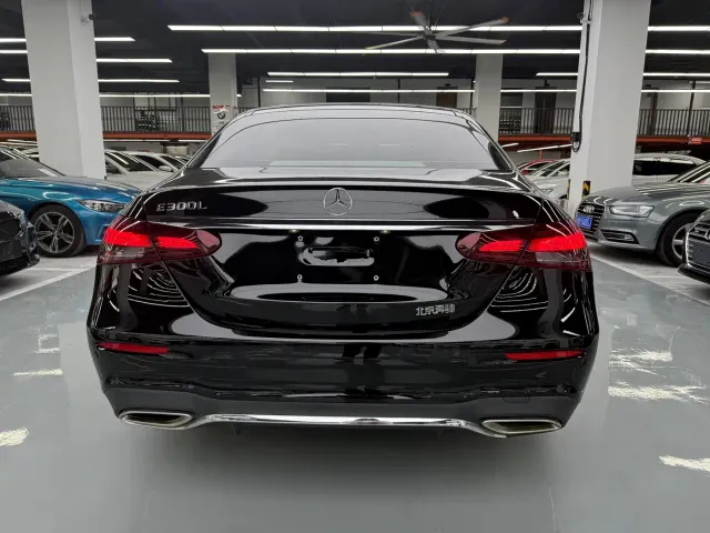 Mercedes-Benz E-Class — Фото автомобиля 24