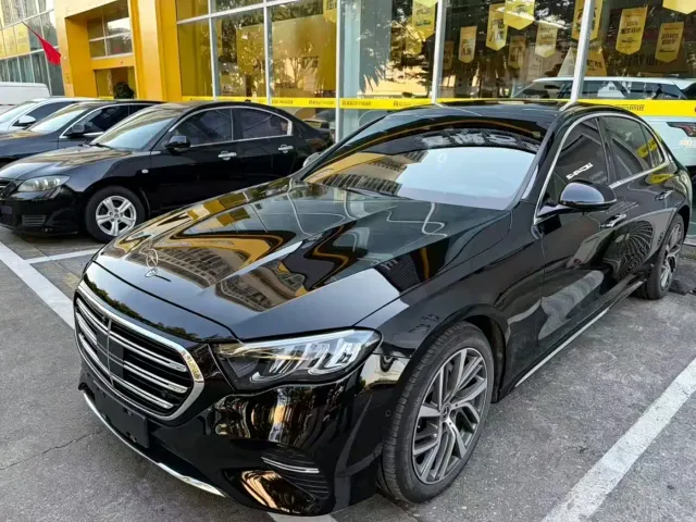 Фотография автомобиля — Mercedes-Benz E-Class