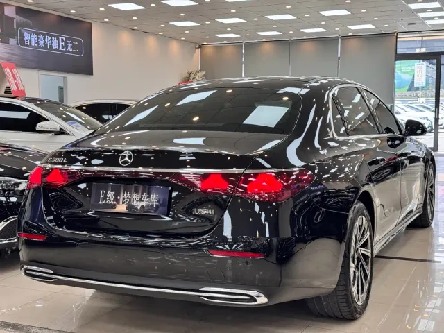 Mercedes-Benz E-Class — Фото автомобиля 5