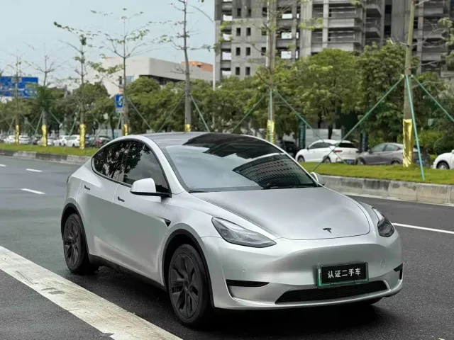 Tesla Model Y — Фото автомобиля 3